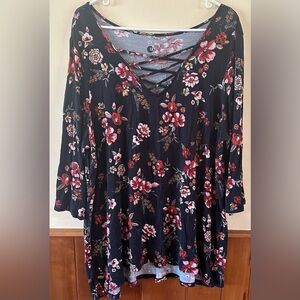 A&I size 1X, navy with floral print, 3/4 length sleeved, V-neck with lace up top